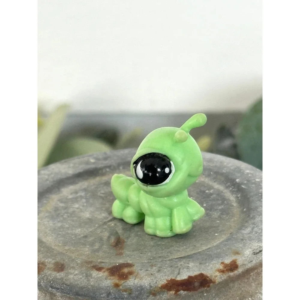 Littlest Pet Shop Sportiest critters green caterpillar authentic Hasbro